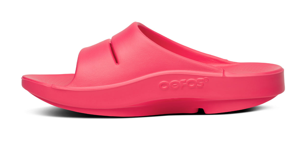 OOFOS Women&#39;s OOahh Slide - Neon Berry