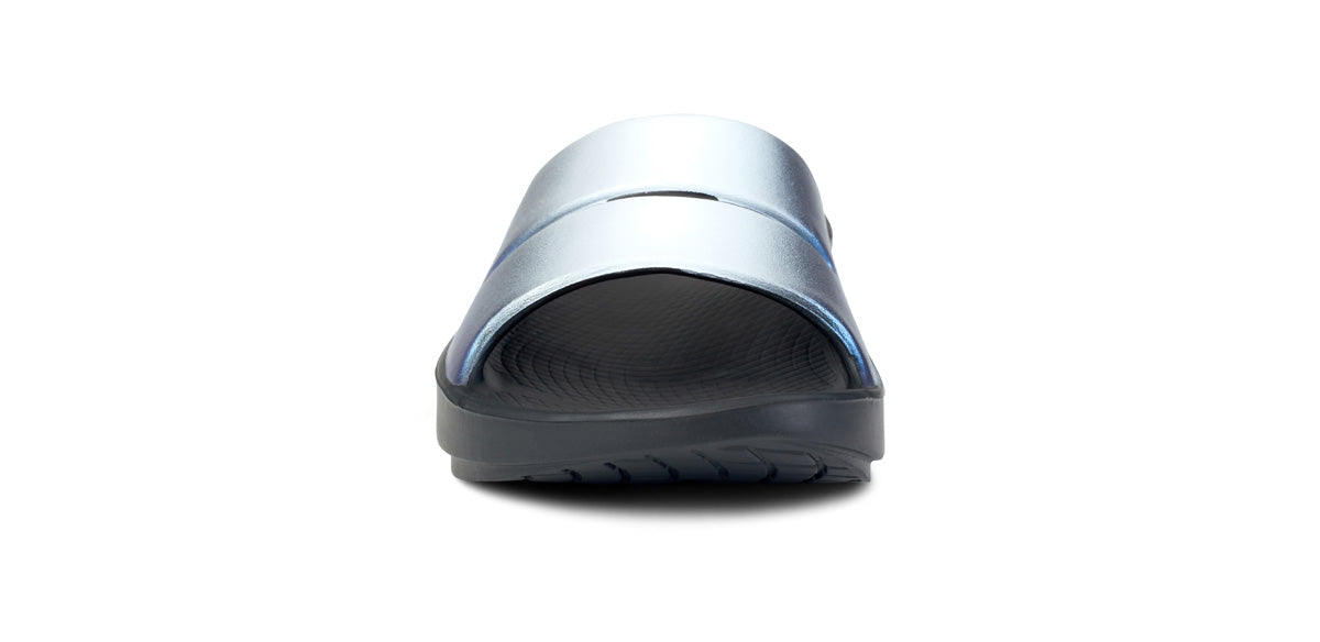 OOFOS Women&#39;s OOahh Luxe Slide - Frost