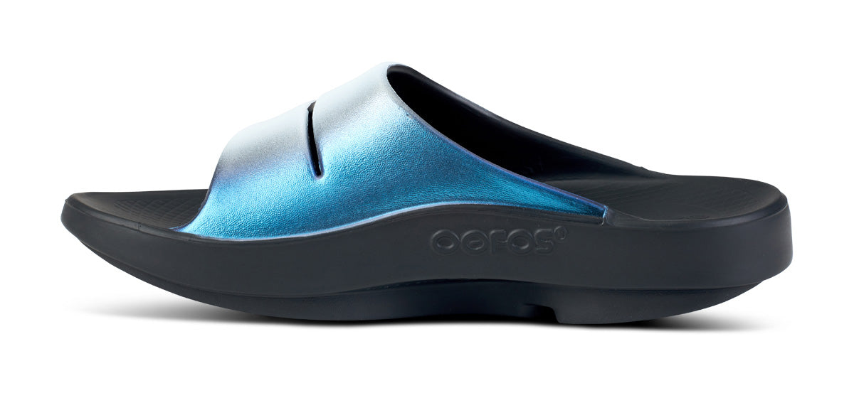 OOFOS Women&#39;s OOahh Luxe Slide - Frost