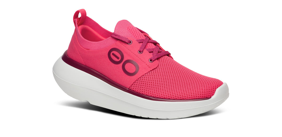 OOFOS Women&#39;s OOmy Stride Shoe - Neon Berry