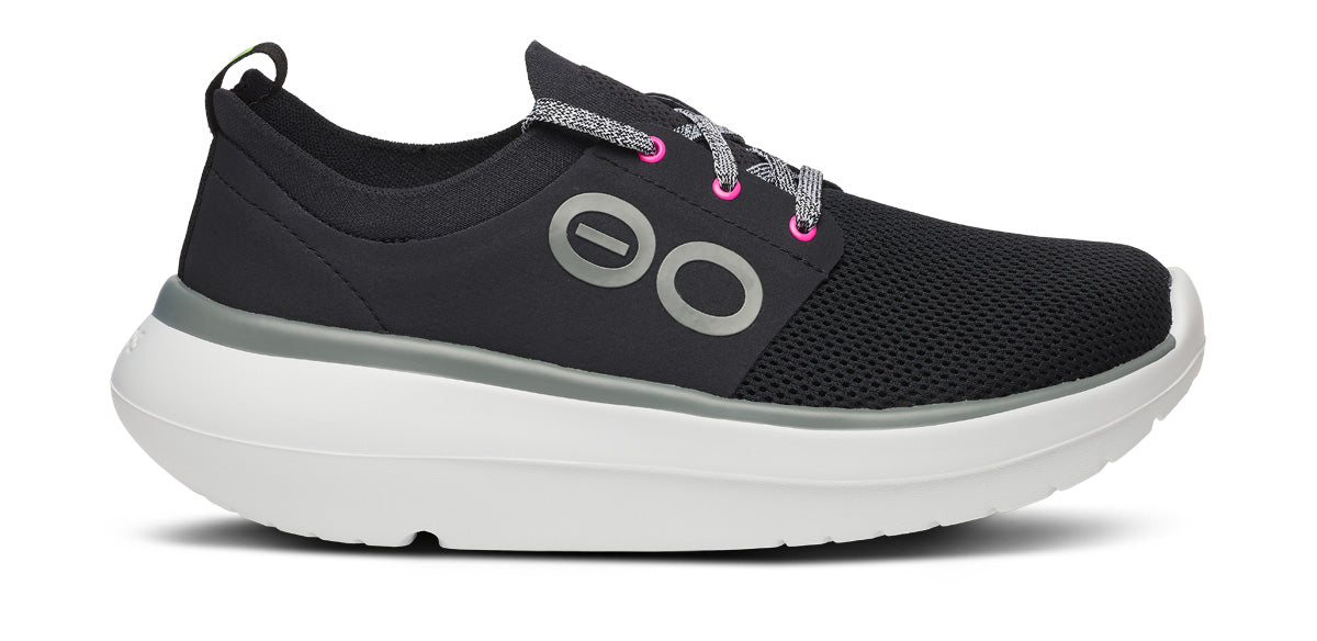 OOFOS Women&#39;s OOmy Stride Shoe - White/Black