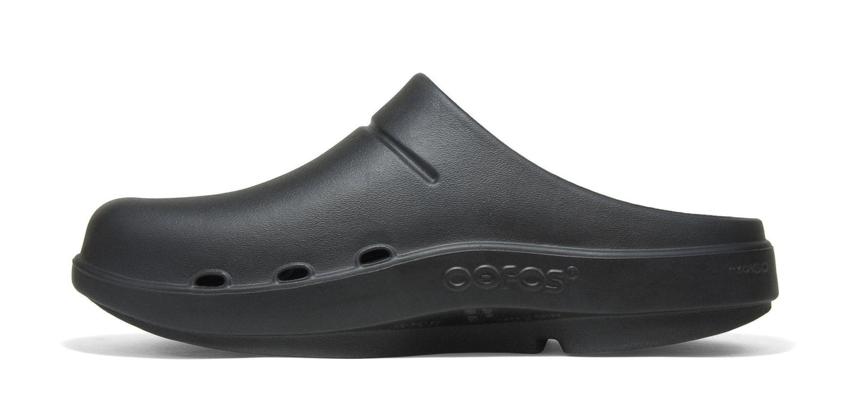 OOFOS Women&#39;s OOcloog Clog - Black